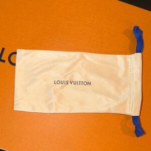 Louis Vuitton Cream Dust Bag with Blue Accents (pack of 19)